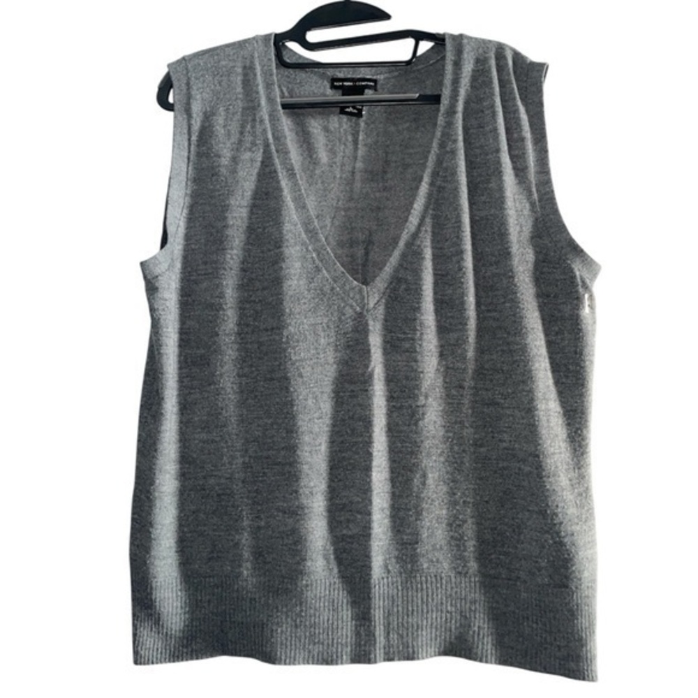 New York & Company Gray V-Neck Sweater